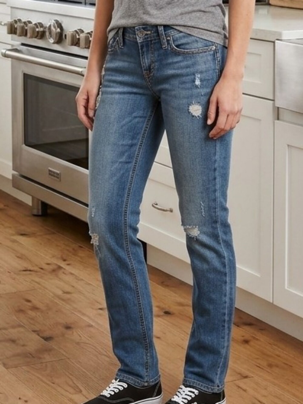 Women's Straight-Leg Distressed Jeans in Medium Blue